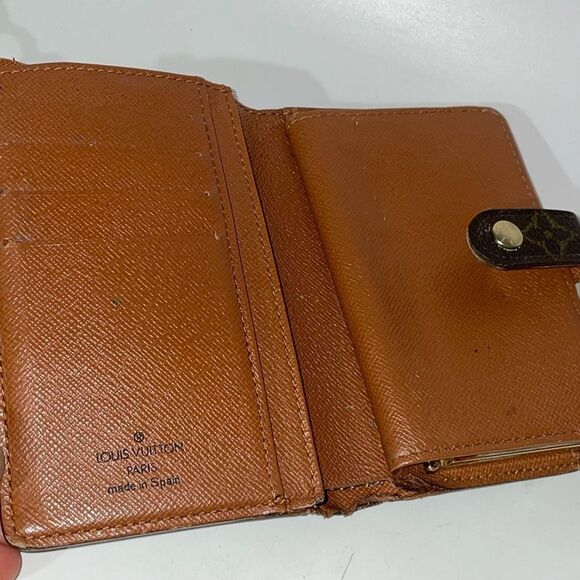 Louis Vuitton Monogram Kisslock Wallet - Picture 8 of 13